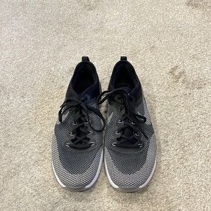 Woman’s Nike Zoom Dynamic. Size 9.